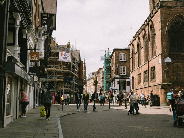 What are the best budget-friendly walking tours in the medieval city of Chester?